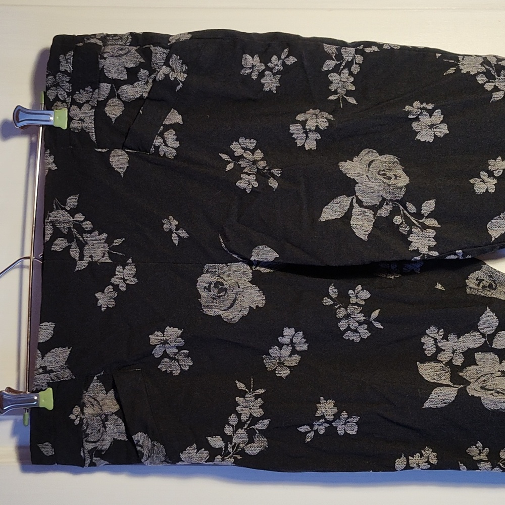 Women's pull on pants with Rose's - Picture 2 of 6